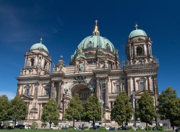 İzmir`den Direkt Uçuş İle Noel Pazarları & Yılbaşı Turu Prag & Berlin Turu