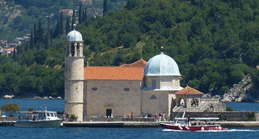 İzmir Çıkışlı Uçaklı Büyük Balkan Turu (Gündüz Uçuşlu) Turlar Dahil