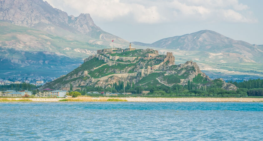 İzmir Çıkışlı ; Van Gölü Havzası Turu