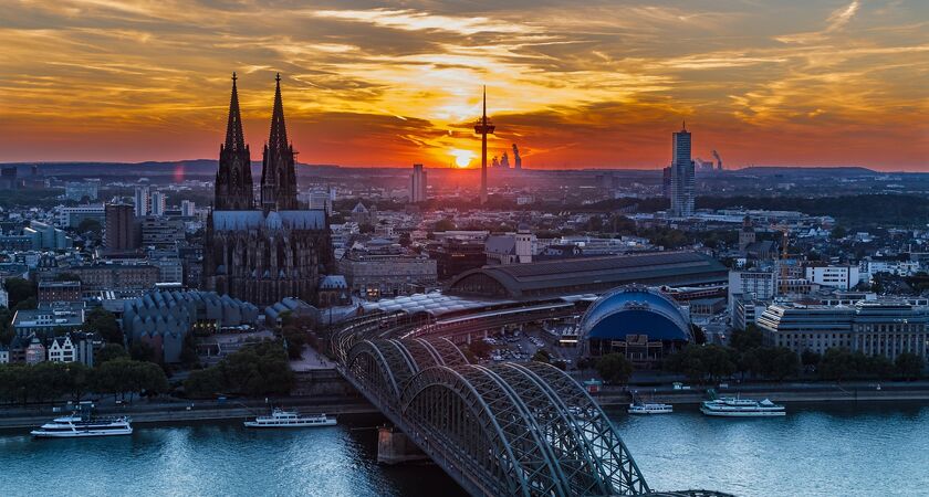 İzmir Çıkışlı Sömestr Köln-Lüksemburg-Paris & Disneyland Turu