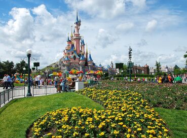 İzmir Çıkışlı Sömestr Köln-Lüksemburg-Paris & Disneyland Turu