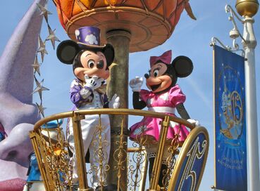 İzmir Çıkışlı Sömestr Köln-Lüksemburg-Paris & Disneyland Turu