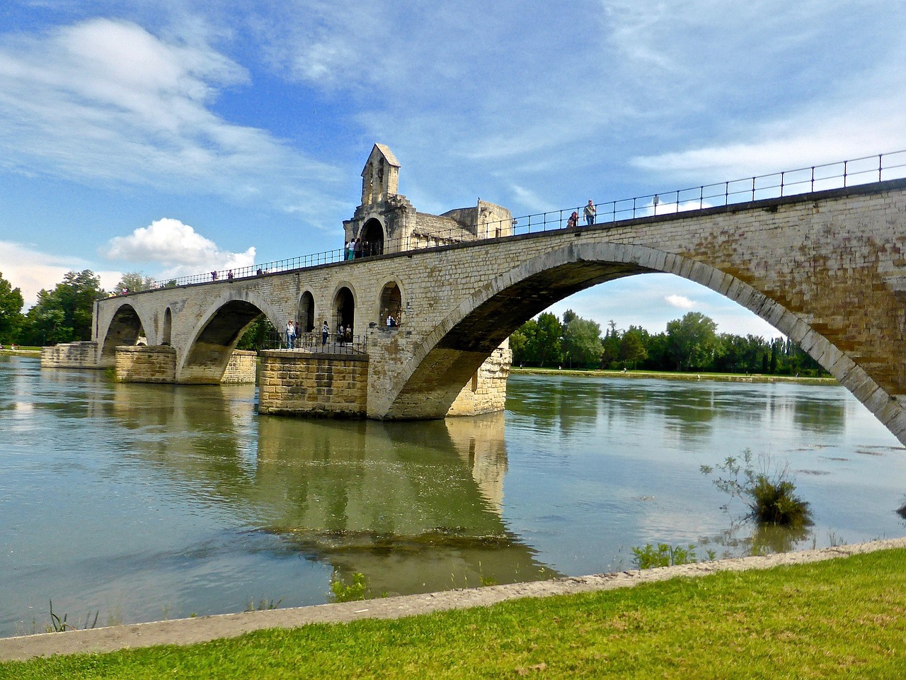 Rhone Nehri’nde Güney Fransa, Provence ve İsviçre Turu S&C (Tüm Turlar Dahil 2)    