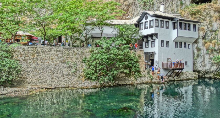 İzmir Çıkışlı Vizesiz Uçakla Balkan Turu (Gündüz Çıkışlı) Bosna Piramitleri