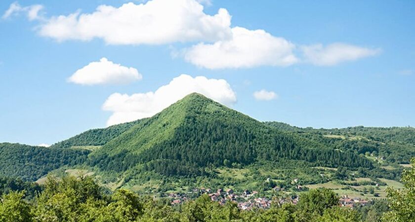 İzmir Çıkışlı Vizesiz Uçakla Balkan Turu (Gündüz Çıkışlı) Bosna Piramitleri