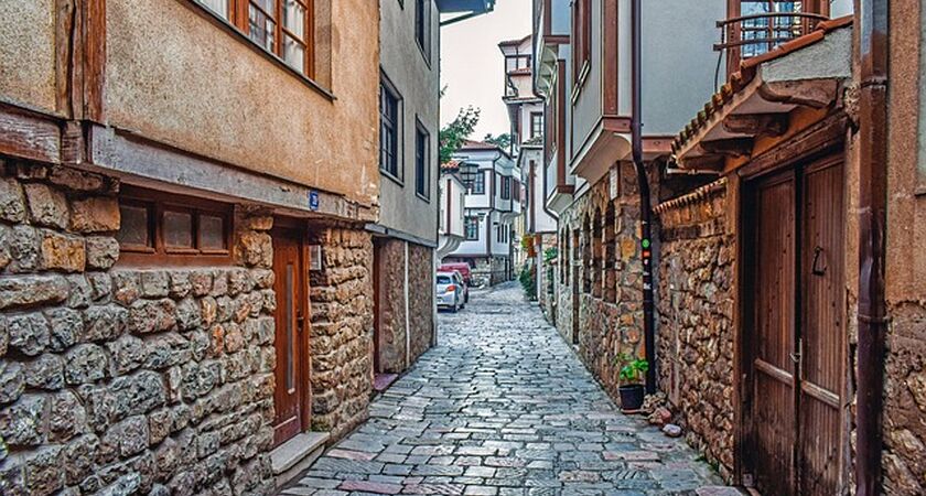 İzmir Çıkışlı Vizesiz Uçakla Balkan Turu (Gündüz Çıkışlı) Bosna Piramitleri