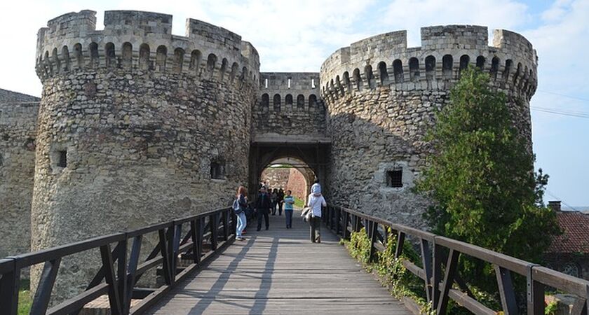 İzmir Çıkışlı Vizesiz Uçakla Balkan Turu (Gündüz Çıkışlı) Bosna Piramitleri